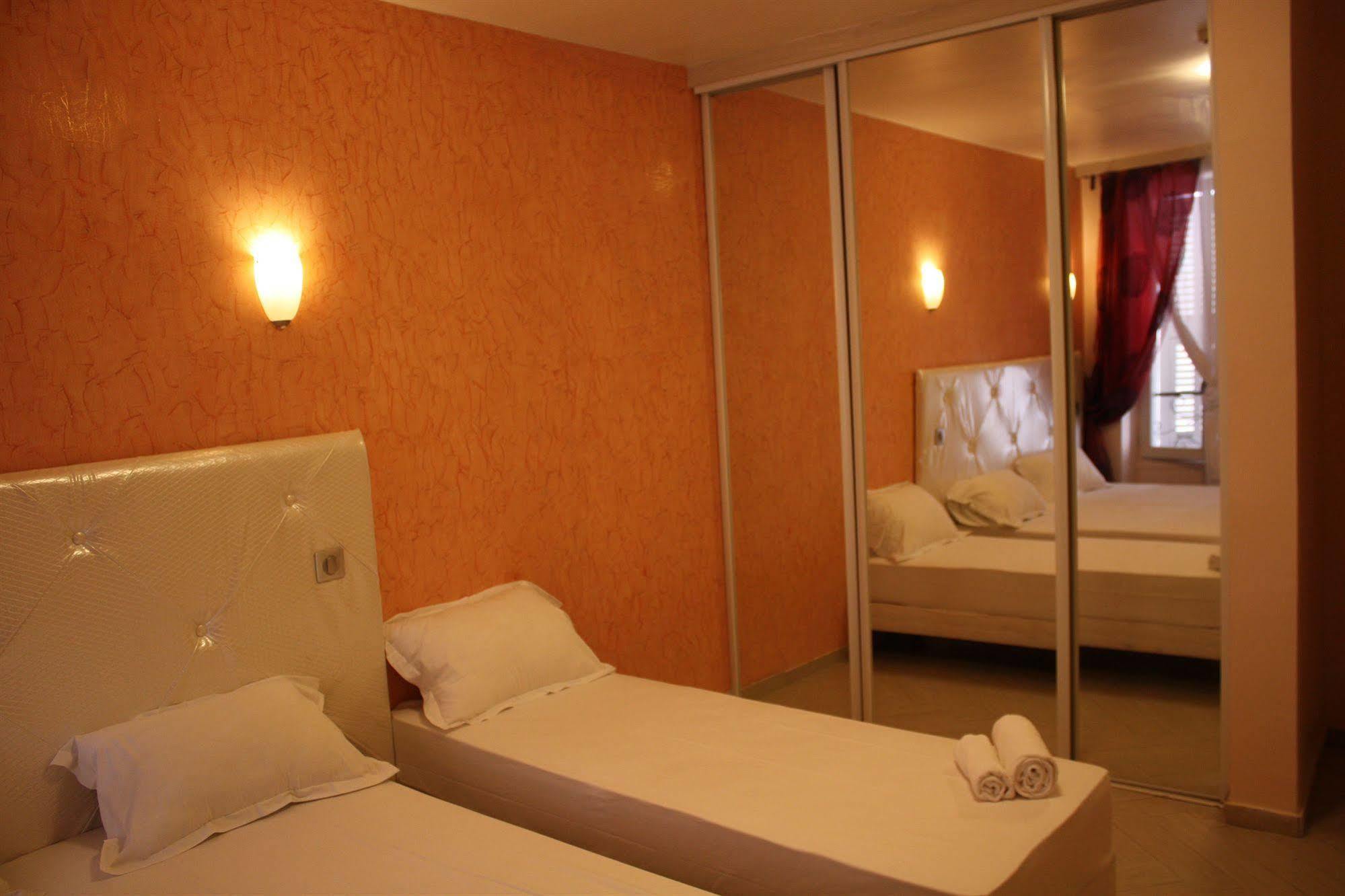 Arcotel Cannes 4 Minutes Du Palais Des Festivals - New Management New Team - Old Revievv ภายนอก รูปภาพ