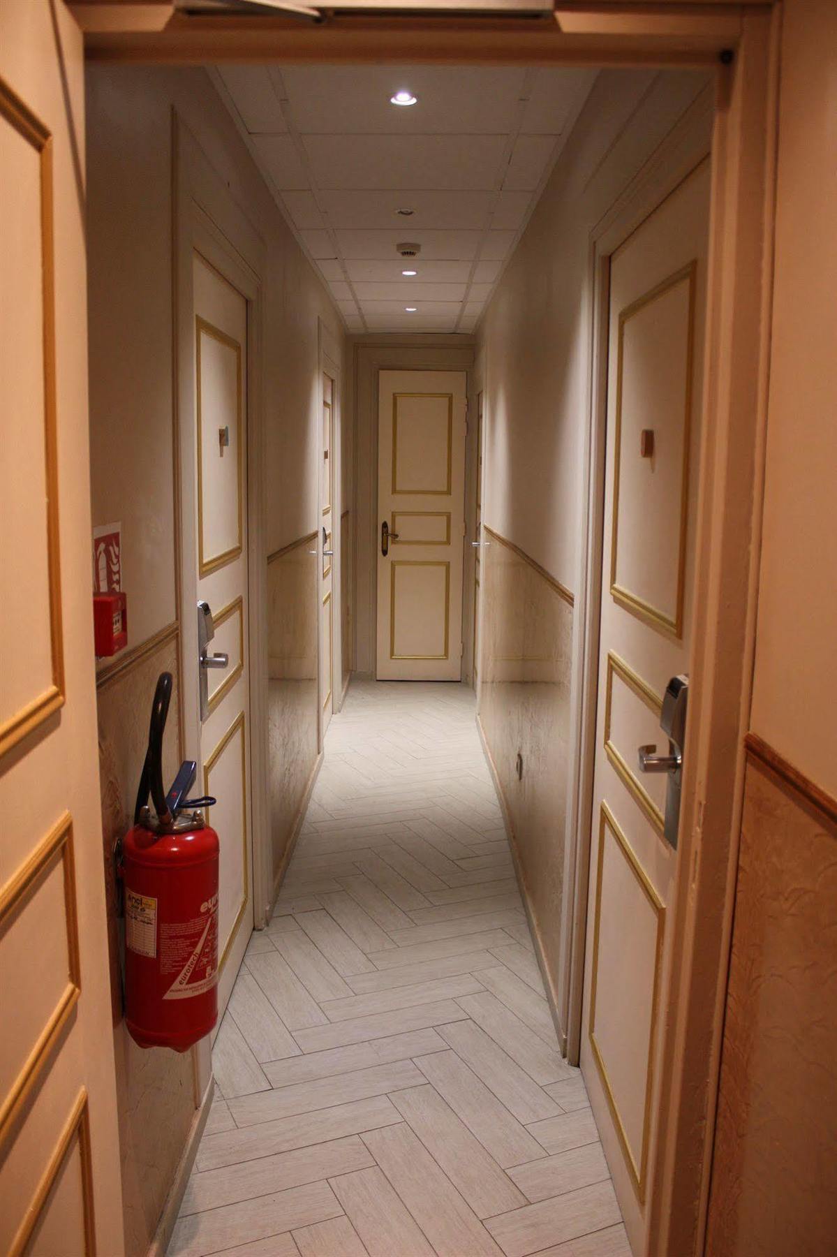 Arcotel Cannes 4 Minutes Du Palais Des Festivals - New Management New Team - Old Revievv ภายนอก รูปภาพ